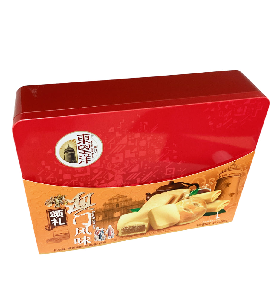 Snack Gift Box Consist of Pineapple Cake, Durian Flavor Cakes, Coconut Flavor Egg Rolls, Cookies, Made in Macau 澳门风味礼盒 凤梨酥 榴莲味酥 凤凰卷 曲奇 492g